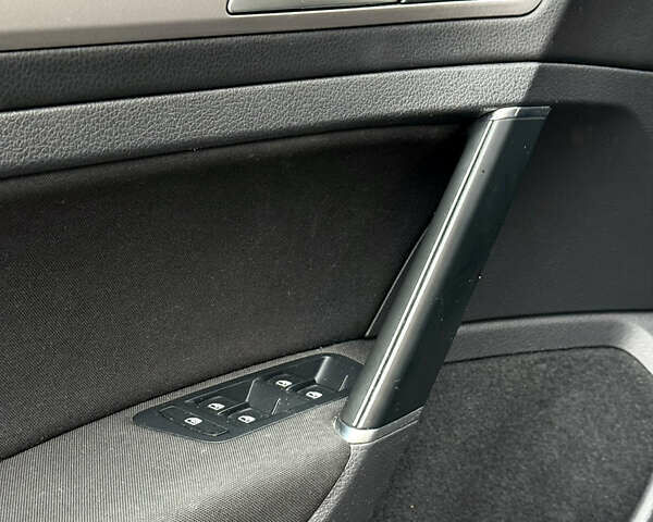 Черный Фольксваген e-Golf, объемом двигателя 0 л и пробегом 95 тыс. км за 8500 $, фото 17 на Automoto.ua