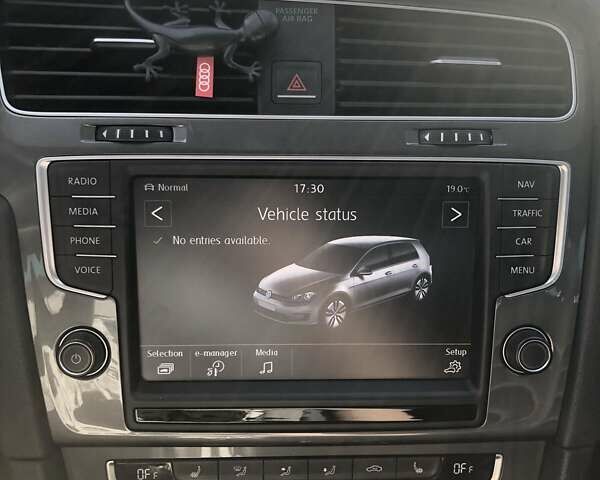 Черный Фольксваген e-Golf, объемом двигателя 0 л и пробегом 108 тыс. км за 10100 $, фото 48 на Automoto.ua