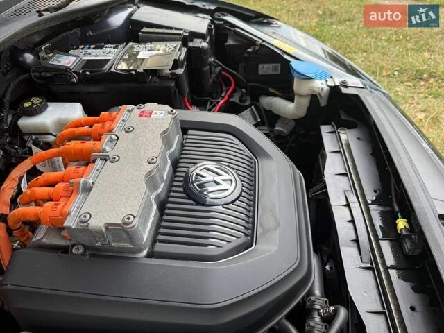 Черный Фольксваген e-Golf, объемом двигателя 0 л и пробегом 131 тыс. км за 10300 $, фото 25 на Automoto.ua