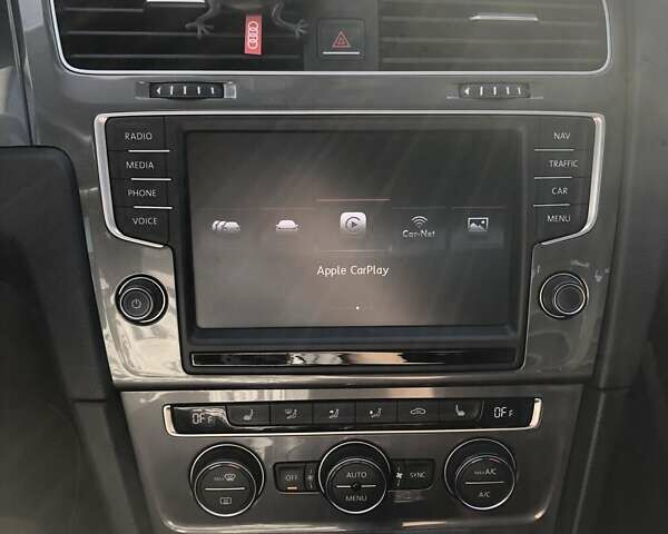 Черный Фольксваген e-Golf, объемом двигателя 0 л и пробегом 108 тыс. км за 10900 $, фото 46 на Automoto.ua