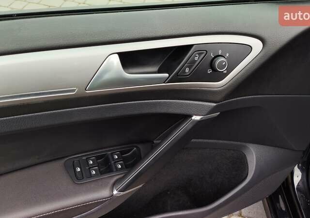 Черный Фольксваген e-Golf, объемом двигателя 0 л и пробегом 131 тыс. км за 9199 $, фото 17 на Automoto.ua