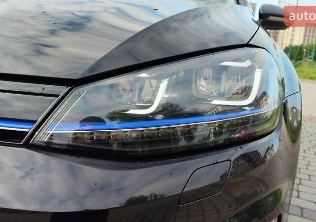 Черный Фольксваген e-Golf, объемом двигателя 0 л и пробегом 131 тыс. км за 9199 $, фото 9 на Automoto.ua