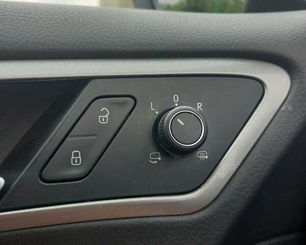 Черный Фольксваген e-Golf, объемом двигателя 0 л и пробегом 68 тыс. км за 16500 $, фото 13 на Automoto.ua