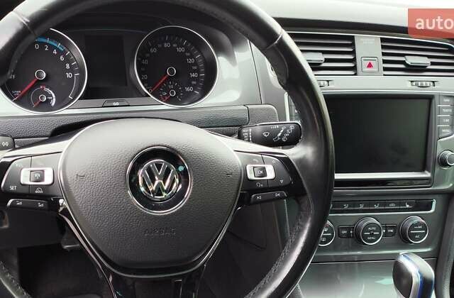 Черный Фольксваген e-Golf, объемом двигателя 0 л и пробегом 131 тыс. км за 9199 $, фото 22 на Automoto.ua