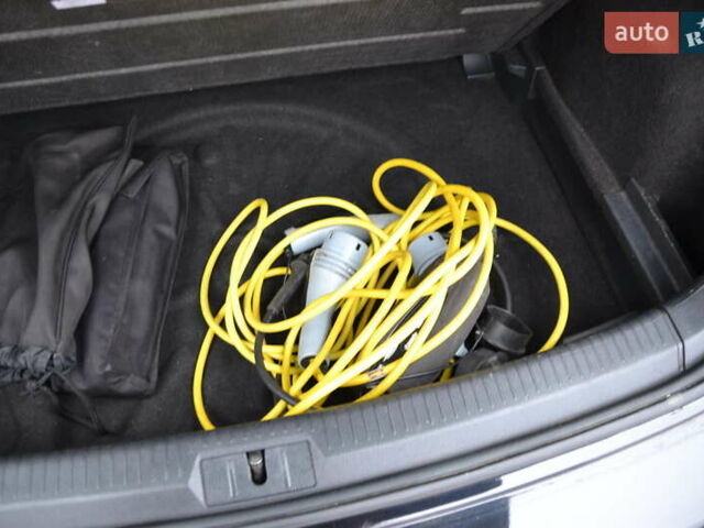 Черный Фольксваген e-Golf, объемом двигателя 0 л и пробегом 134 тыс. км за 8700 $, фото 19 на Automoto.ua