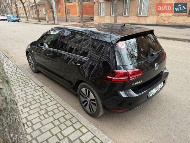 Черный Фольксваген e-Golf, объемом двигателя 0 л и пробегом 95 тыс. км за 10000 $, фото 4 на Automoto.ua
