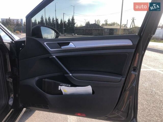 Черный Фольксваген e-Golf, объемом двигателя 0 л и пробегом 108 тыс. км за 10900 $, фото 23 на Automoto.ua