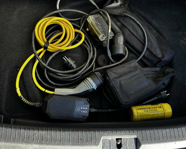 Черный Фольксваген e-Golf, объемом двигателя 0 л и пробегом 157 тыс. км за 9700 $, фото 18 на Automoto.ua