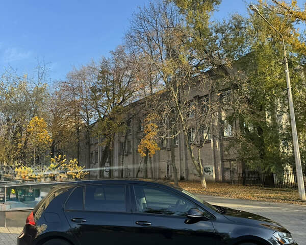 Черный Фольксваген e-Golf, объемом двигателя 0 л и пробегом 110 тыс. км за 10300 $, фото 1 на Automoto.ua