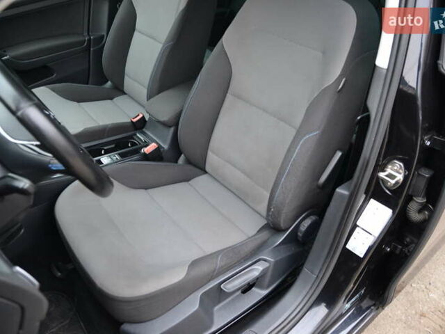 Черный Фольксваген e-Golf, объемом двигателя 0 л и пробегом 134 тыс. км за 8700 $, фото 12 на Automoto.ua