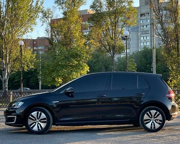 Черный Фольксваген e-Golf, объемом двигателя 0 л и пробегом 185 тыс. км за 10000 $, фото 2 на Automoto.ua