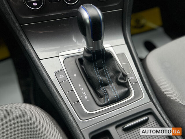 Черный Фольксваген e-Golf, объемом двигателя 24 л и пробегом 96 тыс. км за 8500 $, фото 12 на Automoto.ua