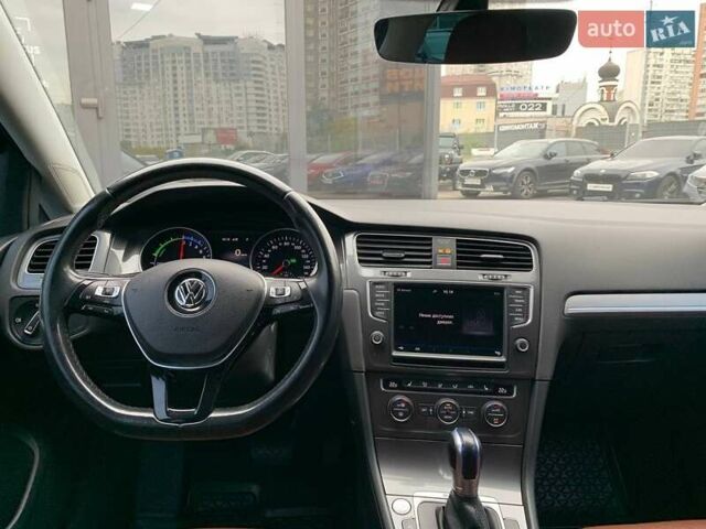 Черный Фольксваген e-Golf, объемом двигателя 0 л и пробегом 180 тыс. км за 11990 $, фото 13 на Automoto.ua