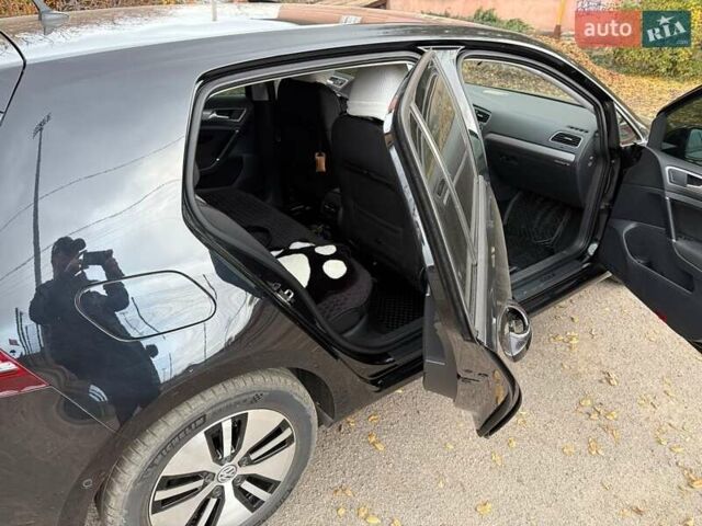Черный Фольксваген e-Golf, объемом двигателя 0 л и пробегом 95 тыс. км за 10000 $, фото 5 на Automoto.ua