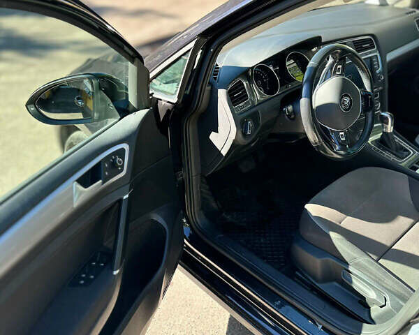 Черный Фольксваген e-Golf, объемом двигателя 0 л и пробегом 118 тыс. км за 8900 $, фото 12 на Automoto.ua