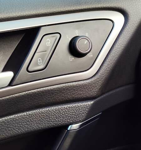 Черный Фольксваген e-Golf, объемом двигателя 0 л и пробегом 131 тыс. км за 9199 $, фото 18 на Automoto.ua