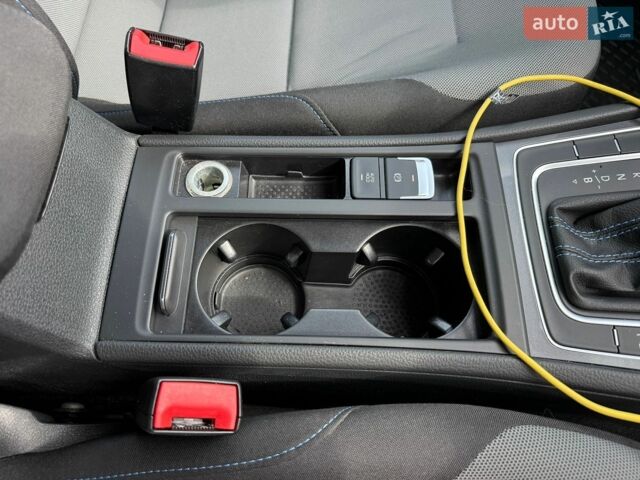 Черный Фольксваген e-Golf, объемом двигателя 0 л и пробегом 121 тыс. км за 9000 $, фото 13 на Automoto.ua