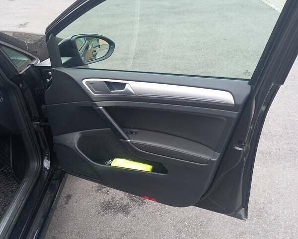Черный Фольксваген e-Golf, объемом двигателя 0 л и пробегом 68 тыс. км за 16500 $, фото 8 на Automoto.ua