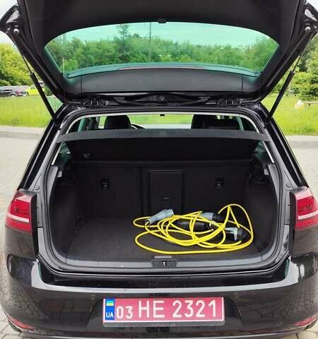 Черный Фольксваген e-Golf, объемом двигателя 0 л и пробегом 131 тыс. км за 9199 $, фото 56 на Automoto.ua