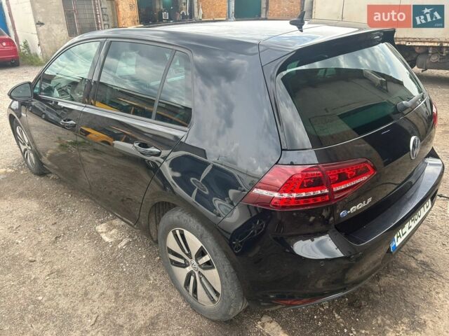 Черный Фольксваген e-Golf, объемом двигателя 0 л и пробегом 199 тыс. км за 10000 $, фото 2 на Automoto.ua