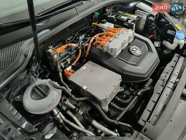 Черный Фольксваген e-Golf, объемом двигателя 0 л и пробегом 159 тыс. км за 8350 $, фото 3 на Automoto.ua