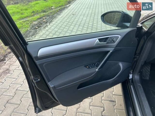 Черный Фольксваген e-Golf, объемом двигателя 0 л и пробегом 118 тыс. км за 7950 $, фото 25 на Automoto.ua