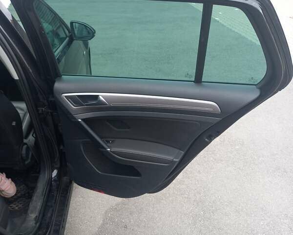 Черный Фольксваген e-Golf, объемом двигателя 0 л и пробегом 68 тыс. км за 16500 $, фото 10 на Automoto.ua