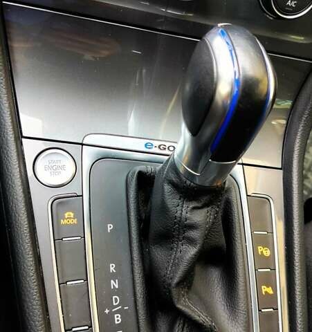 Чорний Фольксваген e-Golf, об'ємом двигуна 0 л та пробігом 82 тис. км за 11711 $, фото 2 на Automoto.ua