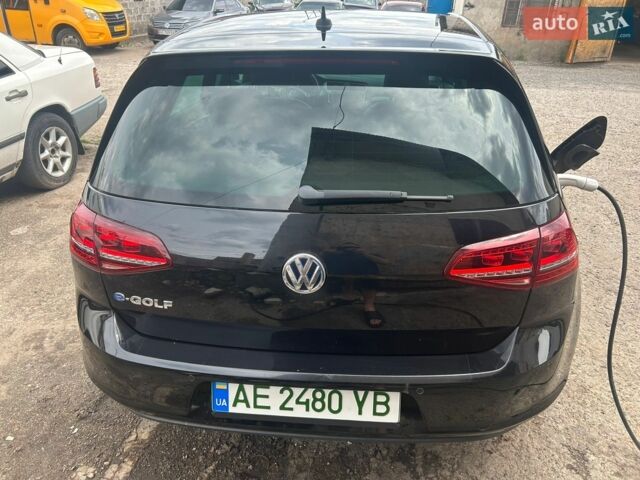 Черный Фольксваген e-Golf, объемом двигателя 0 л и пробегом 199 тыс. км за 10000 $, фото 1 на Automoto.ua
