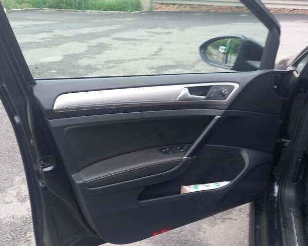 Черный Фольксваген e-Golf, объемом двигателя 0 л и пробегом 68 тыс. км за 16500 $, фото 9 на Automoto.ua