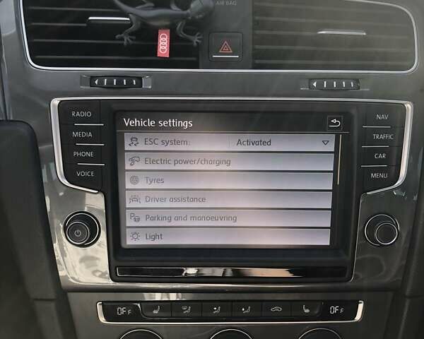 Черный Фольксваген e-Golf, объемом двигателя 0 л и пробегом 108 тыс. км за 10100 $, фото 49 на Automoto.ua