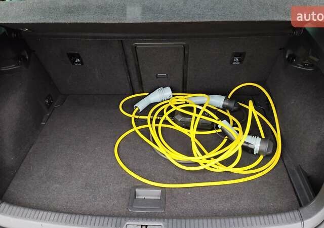 Черный Фольксваген e-Golf, объемом двигателя 0 л и пробегом 131 тыс. км за 9199 $, фото 57 на Automoto.ua
