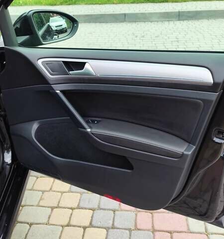 Черный Фольксваген e-Golf, объемом двигателя 0 л и пробегом 131 тыс. км за 9199 $, фото 33 на Automoto.ua