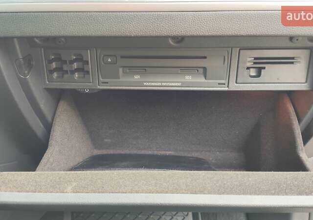 Черный Фольксваген e-Golf, объемом двигателя 0 л и пробегом 131 тыс. км за 9199 $, фото 39 на Automoto.ua