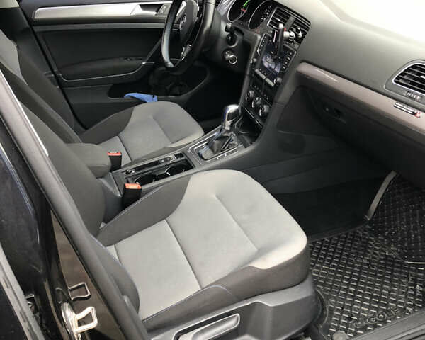 Черный Фольксваген e-Golf, объемом двигателя 0 л и пробегом 115 тыс. км за 11500 $, фото 13 на Automoto.ua