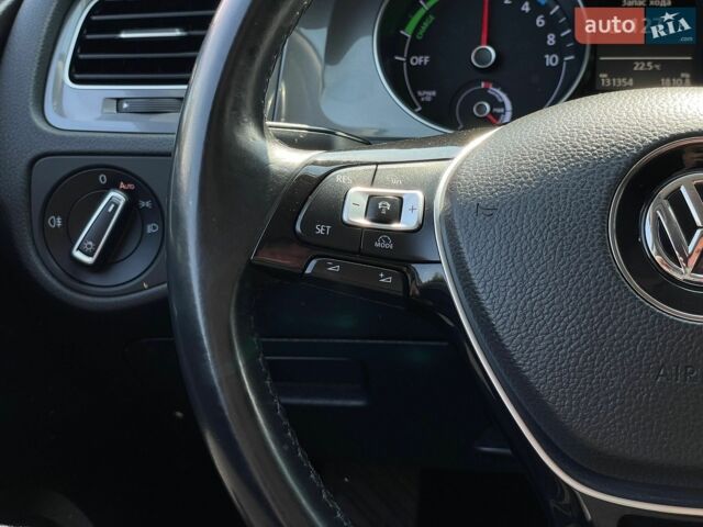 Чорний Фольксваген e-Golf, об'ємом двигуна 0 л та пробігом 131 тис. км за 9255 $, фото 46 на Automoto.ua
