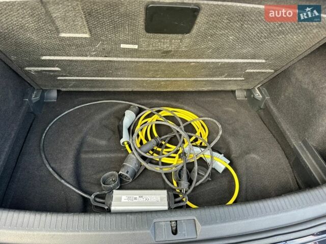 Черный Фольксваген e-Golf, объемом двигателя 0 л и пробегом 156 тыс. км за 7300 $, фото 14 на Automoto.ua