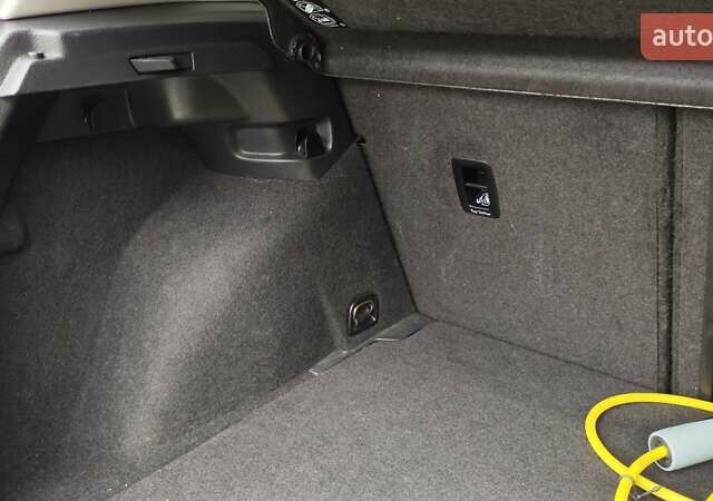 Черный Фольксваген e-Golf, объемом двигателя 0 л и пробегом 131 тыс. км за 9199 $, фото 59 на Automoto.ua