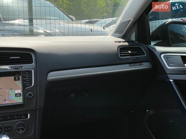 Чорний Фольксваген e-Golf, об'ємом двигуна 0 л та пробігом 131 тис. км за 9255 $, фото 60 на Automoto.ua