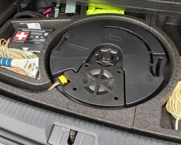 Черный Фольксваген e-Golf, объемом двигателя 0 л и пробегом 119 тыс. км за 10000 $, фото 32 на Automoto.ua