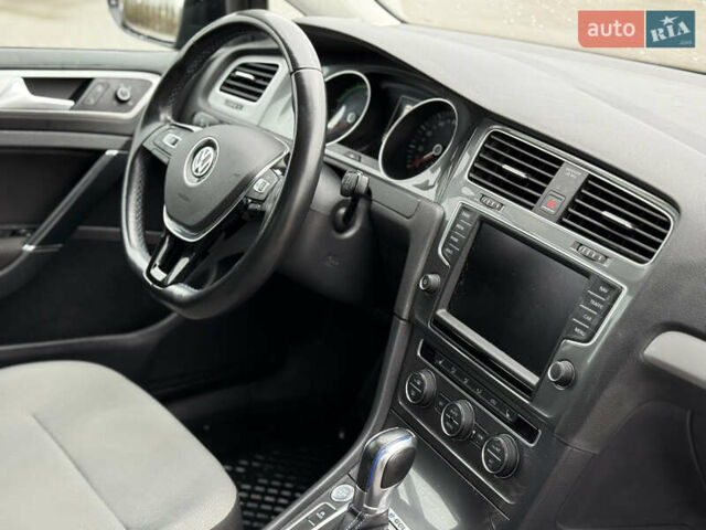 Черный Фольксваген e-Golf, объемом двигателя 0 л и пробегом 141 тыс. км за 8600 $, фото 17 на Automoto.ua