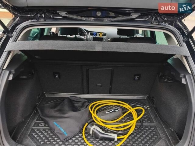 Чорний Фольксваген e-Golf, об'ємом двигуна 0 л та пробігом 70 тис. км за 9999 $, фото 11 на Automoto.ua