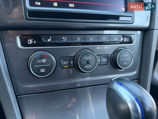 Черный Фольксваген e-Golf, объемом двигателя 0 л и пробегом 84 тыс. км за 9350 $, фото 64 на Automoto.ua