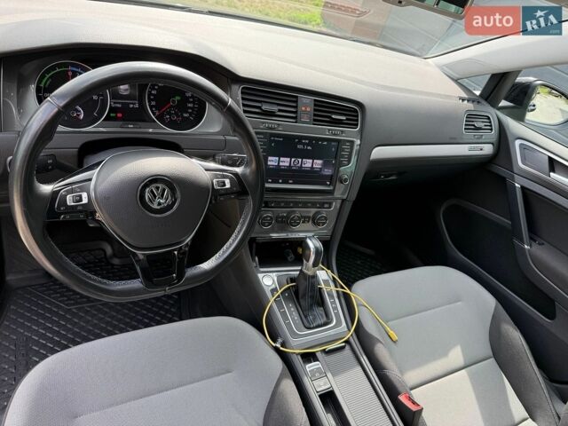 Черный Фольксваген e-Golf, объемом двигателя 0 л и пробегом 121 тыс. км за 9000 $, фото 8 на Automoto.ua