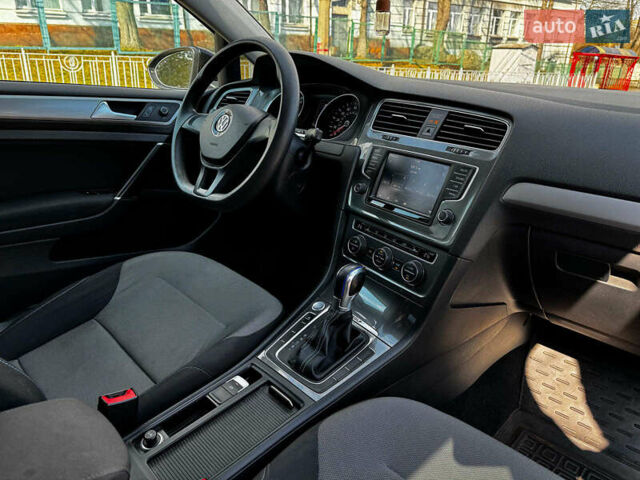 Черный Фольксваген e-Golf, объемом двигателя 0 л и пробегом 134 тыс. км за 7990 $, фото 31 на Automoto.ua