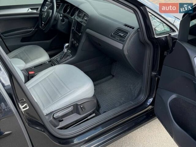 Черный Фольксваген e-Golf, объемом двигателя 0 л и пробегом 104 тыс. км за 8800 $, фото 2 на Automoto.ua