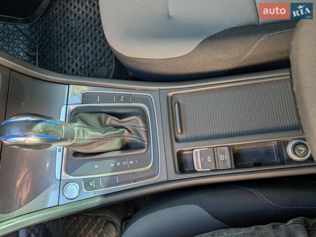 Чорний Фольксваген e-Golf, об'ємом двигуна 0 л та пробігом 115 тис. км за 8800 $, фото 17 на Automoto.ua