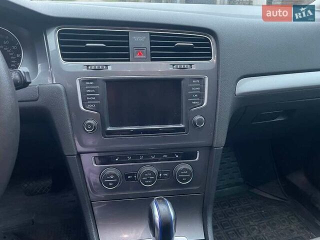 Черный Фольксваген e-Golf, объемом двигателя 0 л и пробегом 133 тыс. км за 8900 $, фото 10 на Automoto.ua