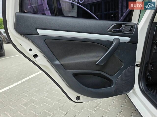 Черный Фольксваген e-Golf, объемом двигателя 0 л и пробегом 131 тыс. км за 10300 $, фото 12 на Automoto.ua
