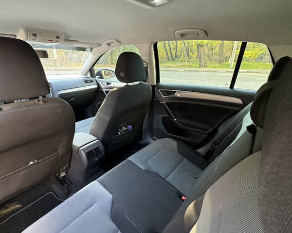 Черный Фольксваген e-Golf, объемом двигателя 0 л и пробегом 110 тыс. км за 10300 $, фото 4 на Automoto.ua